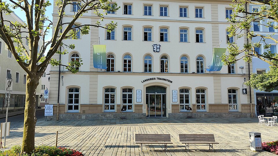 Außenansicht des Campus Chiemgau am Stadtplatz von Traunstein