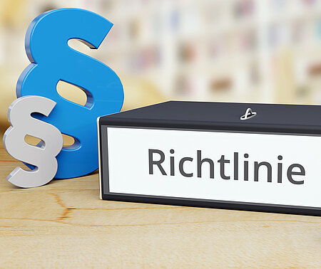 Aktenordner mit Aufschrift "Richtline"