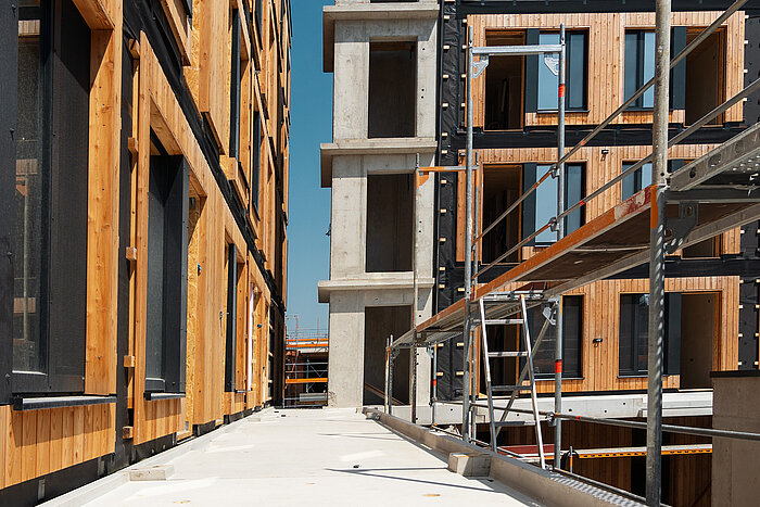 Hier ist ein Symbolbild für mehrgeschossigen Holzbau zu sehen