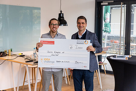 2. Platz IDEAchallenge Quirin Roepke und Preispate Markus Ostermaier Sparkasse