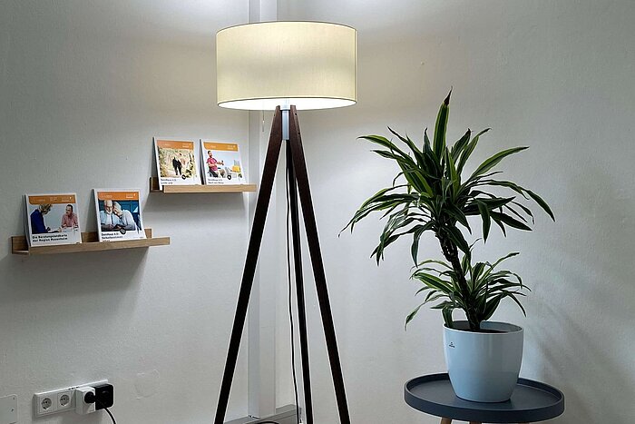 Stehlampe im Wohnkompetenzzentrum DeinHaus 4.0 in Amerang