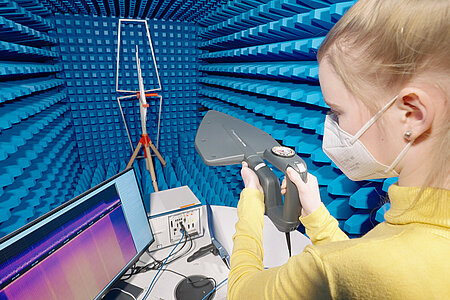 Measuring an antenna in the absorber chamber