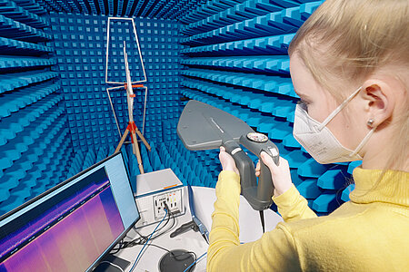 Vermessung einer Antenne in der Absorberkammer Vermessung einer Antenne in der Absorberkammer
