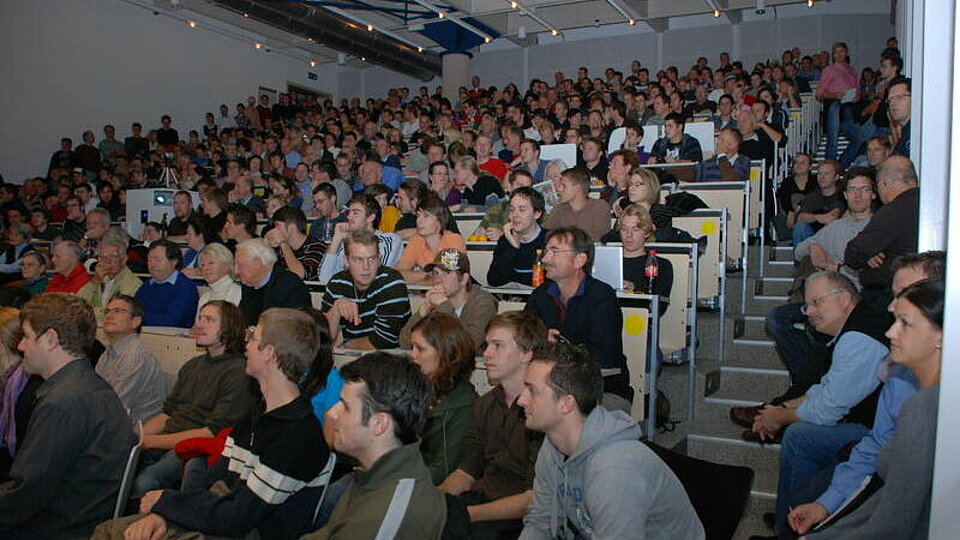 Bild in die Menge der Zuschauer von einem Vortrag