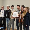 Das Bild zeigt Studierende bei der Siegerehrung der Innovation Sprints in Salzburg.
