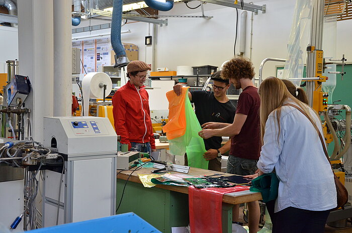 Tag der offenen Tür 2013 - Experimente in der Kunststofftechnik