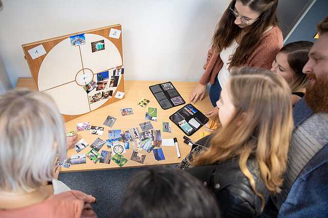 Studierende im Labor