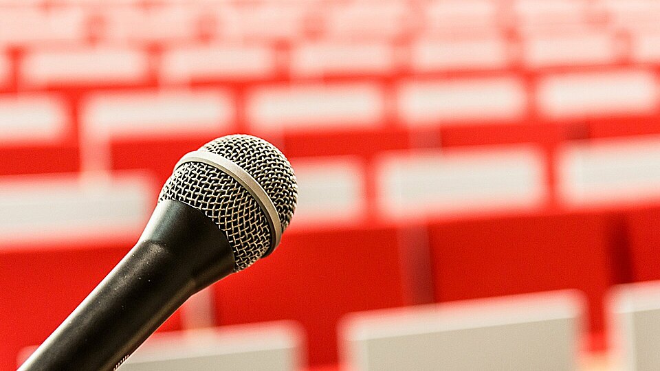 Präsentation der Forschungsaktivitäten auf Englisch