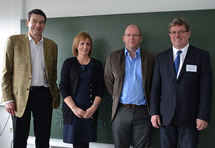 Prof. Dr. Bernd Gussmann, Hochschule Rosenheim, Amanda Jones und Paul Jones, beide University of South Wales sowie Prof. Heinrich Köster, Präsident der Hochschule Rosenheim