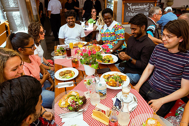 Students have a joint dinner at a beer garden.