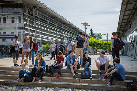 Students on the Rosenheim campus