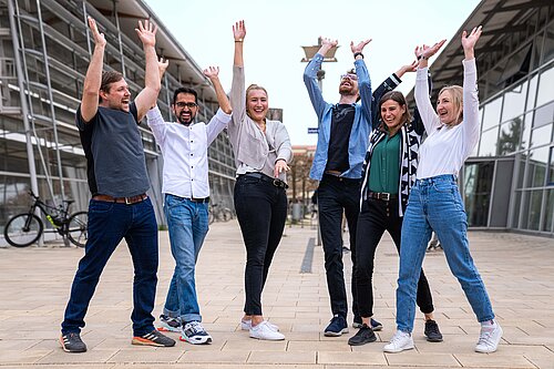 sich freuende Studierende