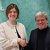 Das Bild zeigt Professorin Ilona Wichmann mit Hochschulpräsident Professor Heinrich Köster