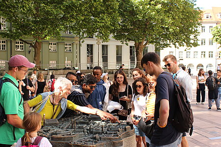 Students and a guide on a city tour in Munich.