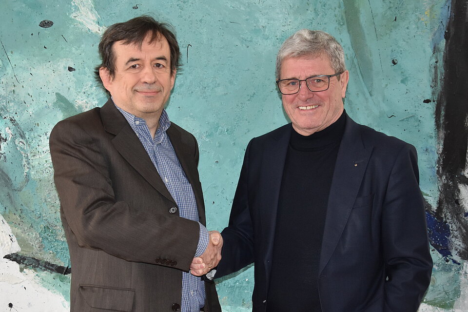 Das Bild zeigt Professor Ludwig Amrhein mit Hochschulpräsident Professor Heinrich Köster