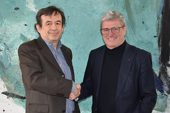 Das Bild zeigt Professor Ludwig Amrhein mit Hochschulpräsident Professor Heinrich Köster