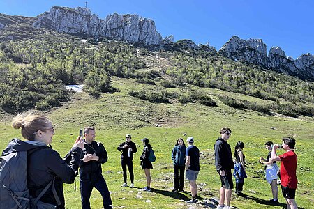 Kampenwand Ausflug Teilnehmende der Deutsch Kanadischen Summer School Mai 2024