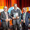 Das Bild zeigt den Hochschulratsvorsitzenden Klaus Stöttner, Bayerns Ministerpräsident Markus Söder und Hochschulpräsident Professor Heinrich Köster.