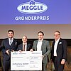 Das Bild zeigt das Team des Unternehmens Innfactory bei der Verleihung des Meggle-Gründerpreises in Wasserburg am Inn.