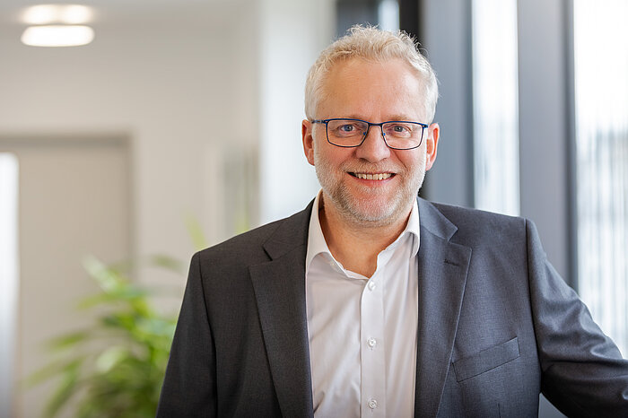 Portraitfoto Dr. Ulrich Schulze, Geschäftsführer des RoMed-Klinikverbunds