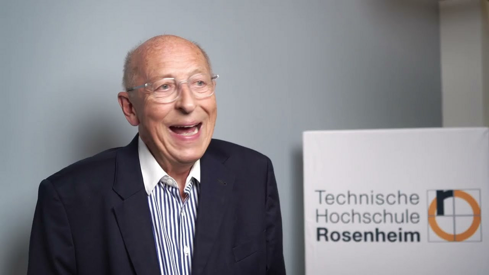 Prof. Dr. Benatzky: Warum widmeten Sie sich als Marketingprofessor der Gesundheitswirtschaft?