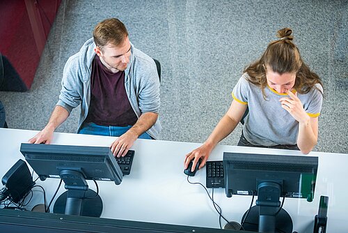 [Translate to English:] Schulungen und Führungen der Bibliothek