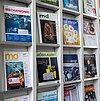 Zeitschriftenregal Zeitschriftenregal in der Bibliothek