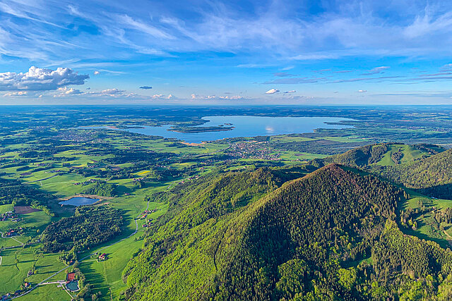 Vogelsperspektive von der Kampenwand Richtung Chiemsee