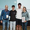 Das Bild zeigt das Siegerteam der Circular Box Challenge mit den Studierenden Felix Kastenhuber und Johanna Breitrainer.