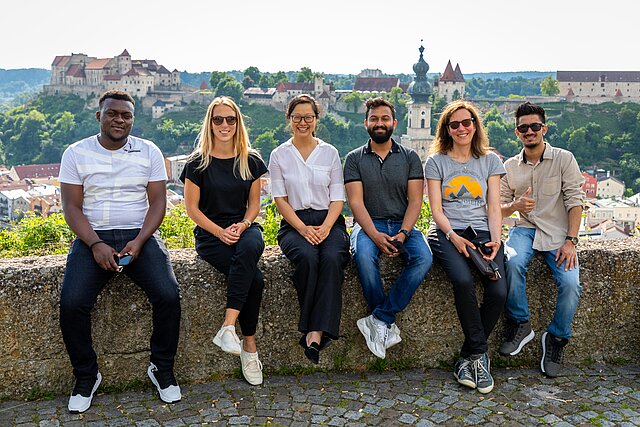Students in front of the Burghausen city centre