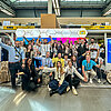 Gruppenfoto Bits&Pretzels 2025 am Gründerland Bayern Stand