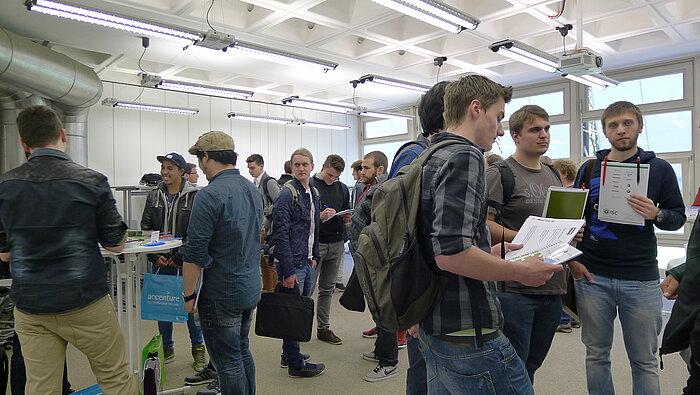 Viele Besucher anläßlich der Praktikumsbörse im Raum B 0.13