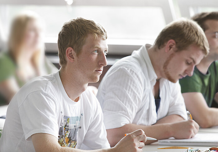 Studierende MINT-Basisstudium