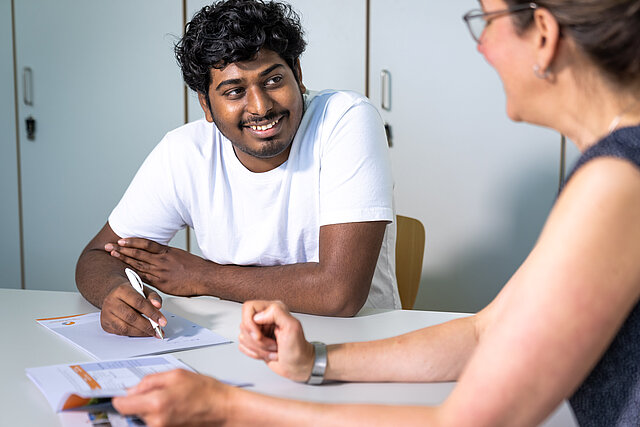 A student gets consultation at the International Office.